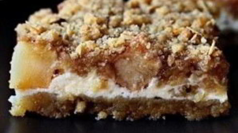 чизкейк с хлопьями и яблоками