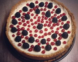 Чизкейк со сливочным сыром и ягодами