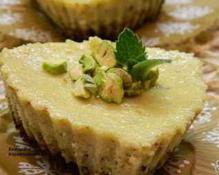 Фисташковые мини-чизкейки