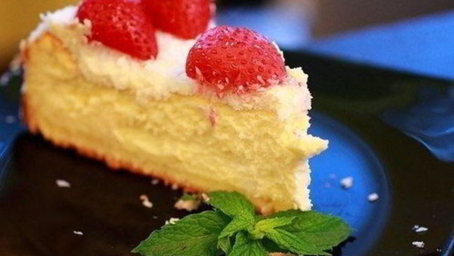 Рецепт лимонный чизкейк с клубникой и кокосовой стружкой