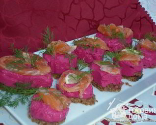 Свекольный чизкейк с семгой