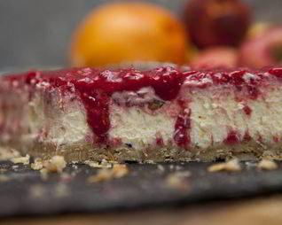 Ванильный чизкейк с малиновым соусом