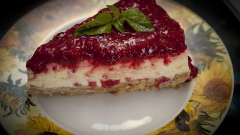 ванильный чизкейк с малиновым соусом
