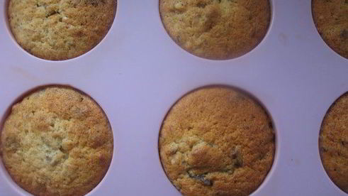 банановый кекс с орехами, шоколадом и корицей