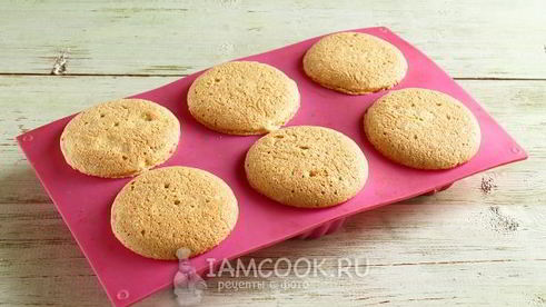 бисквитные кексы в силиконовых формочках