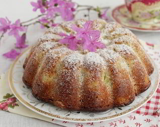 Кекс с маком и ревенем