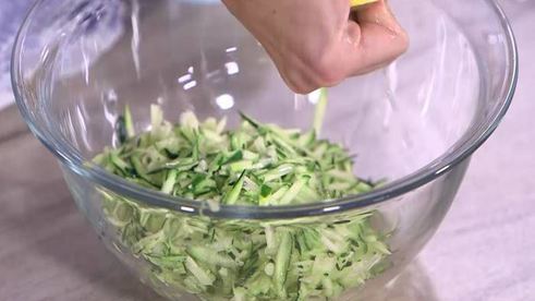 кекс с цукини и фисташками