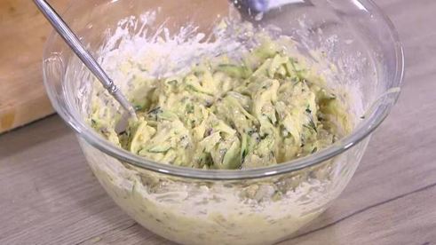 кекс с цукини и фисташками