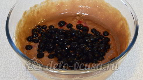 кекс со смородиной