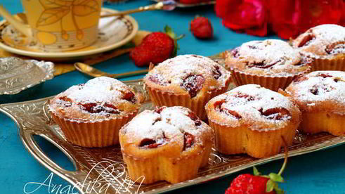 кексы с клубникой