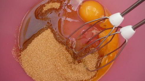 пряный кекс с вяленой клюквой, курагой и орехами