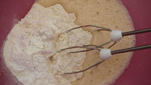 пряный кекс с вяленой клюквой, курагой и орехами