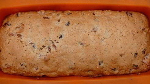 пряный кекс с вяленой клюквой, курагой и орехами