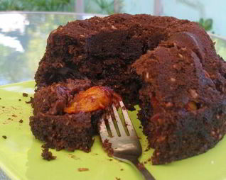 Шоколадный кекс со сливами