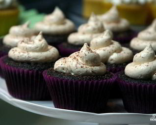 Шоколадные капкейки со сливочным кремом