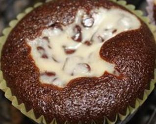 Шоколадные кексики со сливочным сыром