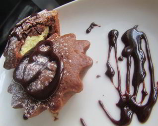 Шоколадные кексы с творожной начинкой