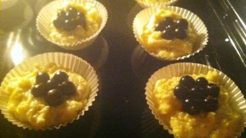 творожные кексы со смородиной