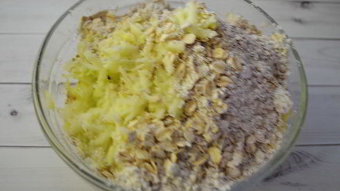 яблочный кекс с грецкими орехами