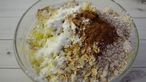 яблочный кекс с грецкими орехами