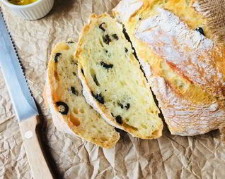 Домашний хлеб с розмарином и оливками