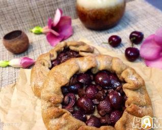 Галеты с черешней и горьким шоколадом