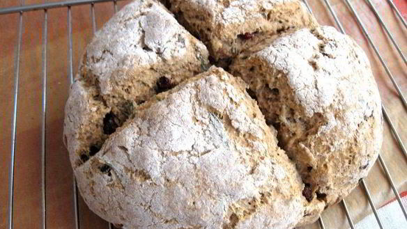 Рецепт Ирландский содовый хлеб с розмарином и клюквой