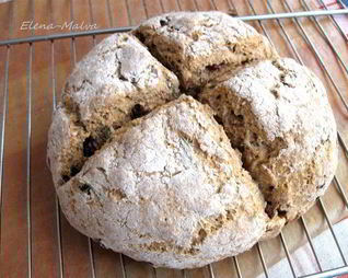 Ирландский содовый хлеб с розмарином и клюквой