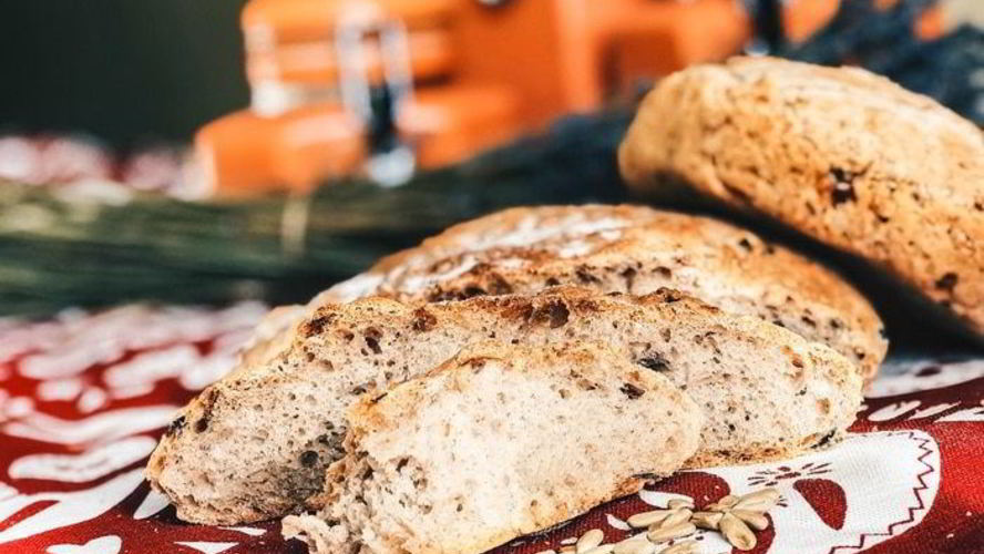 Рецепт хлеб на ночной опаре с карамелизированным луком