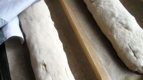 хлеб с тмином и изюмом