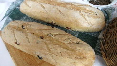 хлеб с тмином и изюмом