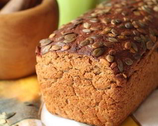 Хлеб с творогом и тыквенными семечками на ржаной закваске