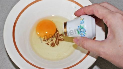 хлеб в молоке с яйцом на сковороде