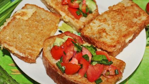 хлеб в молоке с яйцом на сковороде