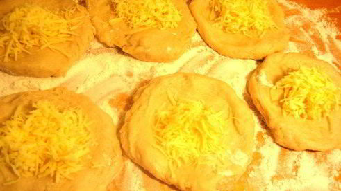 хлеб закусочный с оливками и сыром