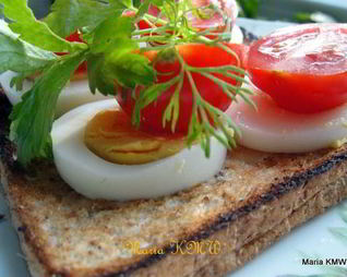 Хлебцы с томатом и яйцом