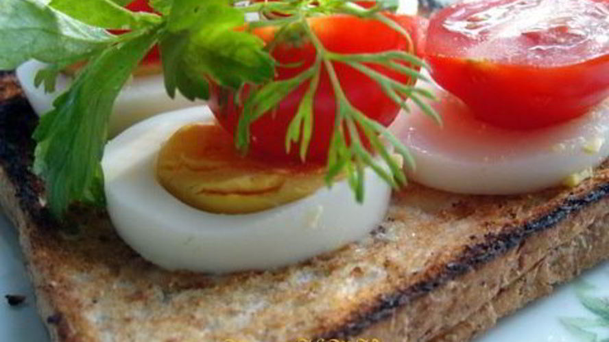 Рецепт хлебцы с томатом и яйцом