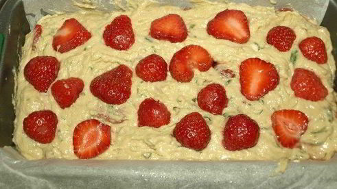 огуречно-клубничный хлеб