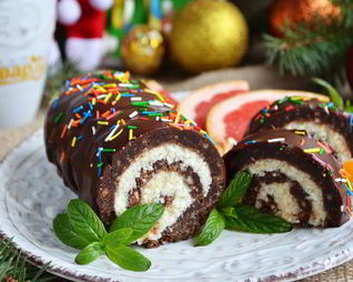 Кокосово-шоколадный рулет