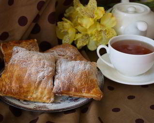 Конвертики из слоеного бездрожжевого теста