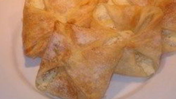 Рецепт Конвертики из слоеного теста с творогом