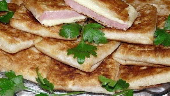 Рецепт Конвертики с ветчиной и сыром