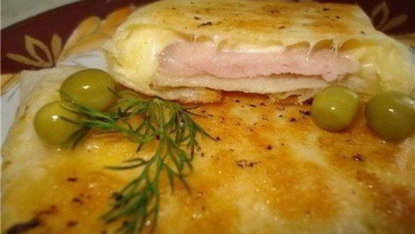 Рецепт Аппетитные конвертики из лаваша с ветчиной