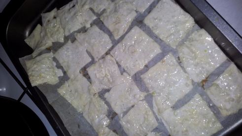 чипсы из лаваша с яйцом сыром и колбасой