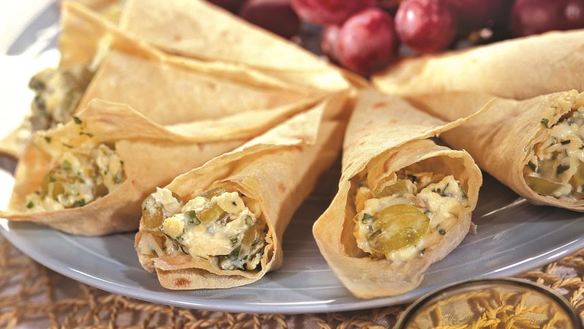 Рецепт Кулечки из лаваша с сыром и виноградом