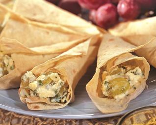 Кулечки из лаваша с сыром и виноградом