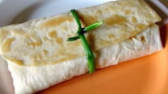 Рецепт Лаваш с колбасой и помидорами