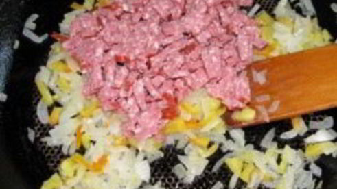 лаваш с колбасой и помидорами