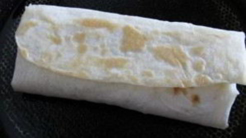 лаваш с колбасой и помидорами