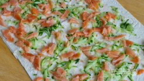 лаваш с красной рыбой и огурцом